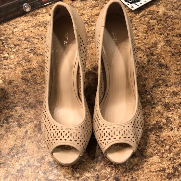 Nude heels - Picture 3 of 4